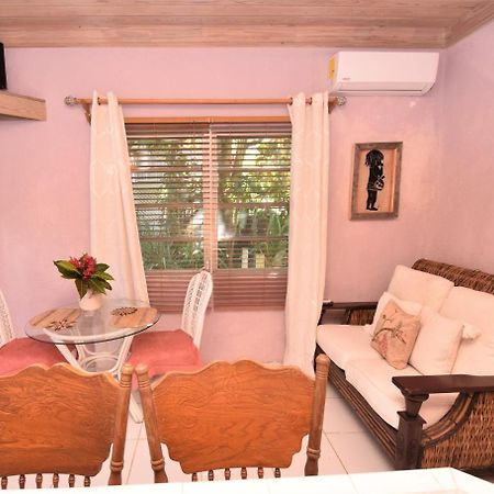 The Sugar Apple Lodging Dunmore Town Екстериор снимка