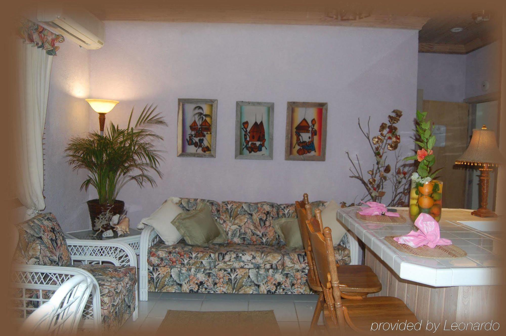 The Sugar Apple Lodging Dunmore Town Екстериор снимка