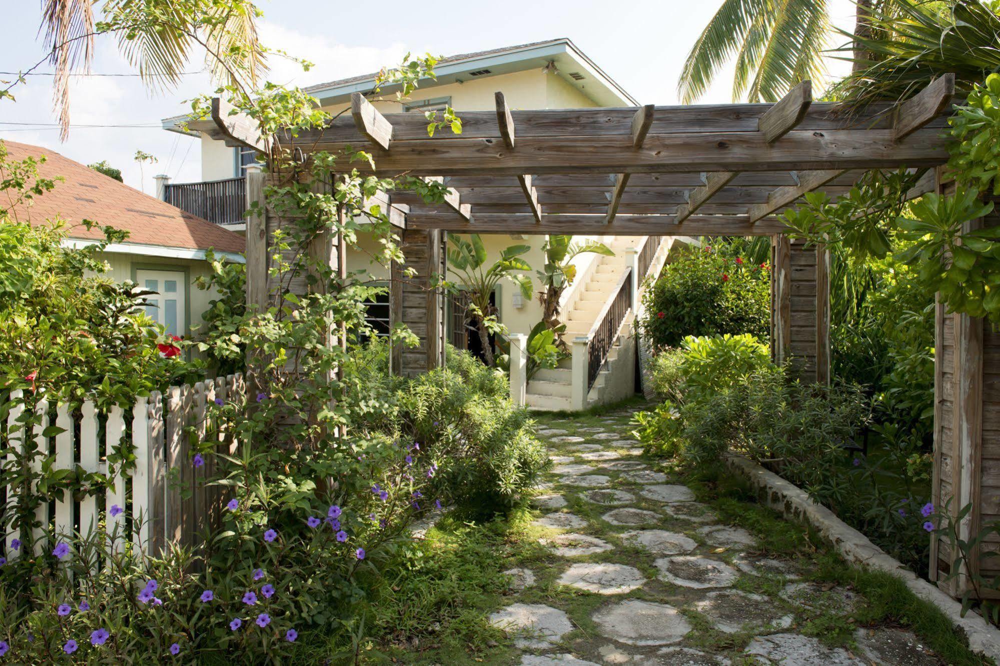 The Sugar Apple Lodging Dunmore Town Екстериор снимка