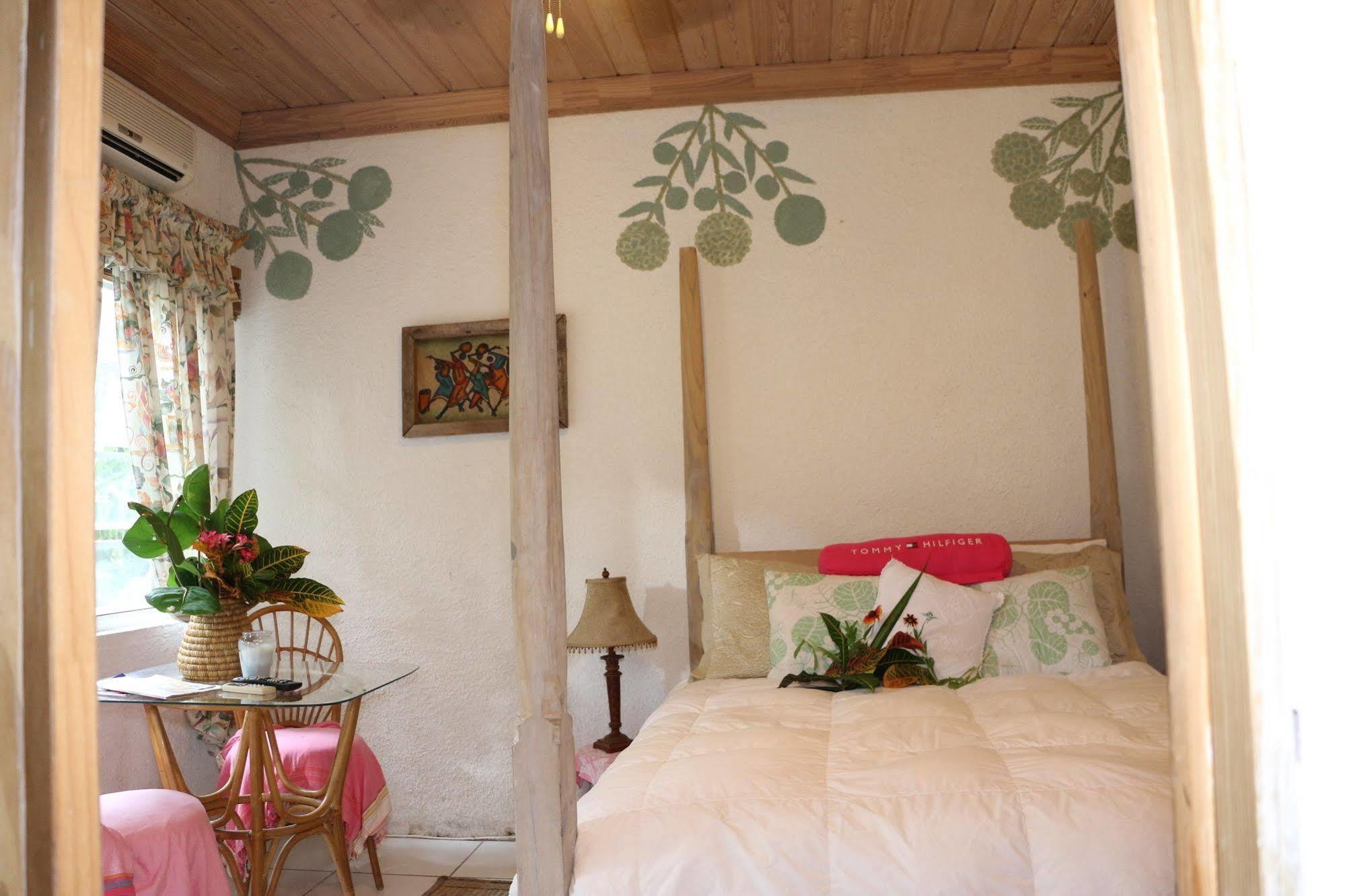 The Sugar Apple Lodging Dunmore Town Екстериор снимка