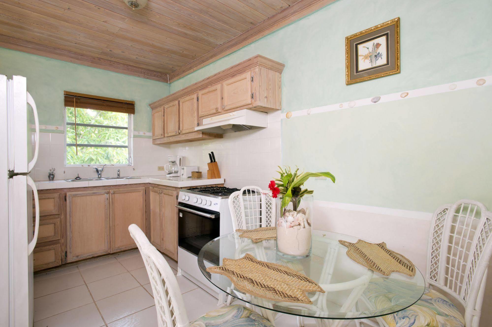 The Sugar Apple Lodging Dunmore Town Екстериор снимка
