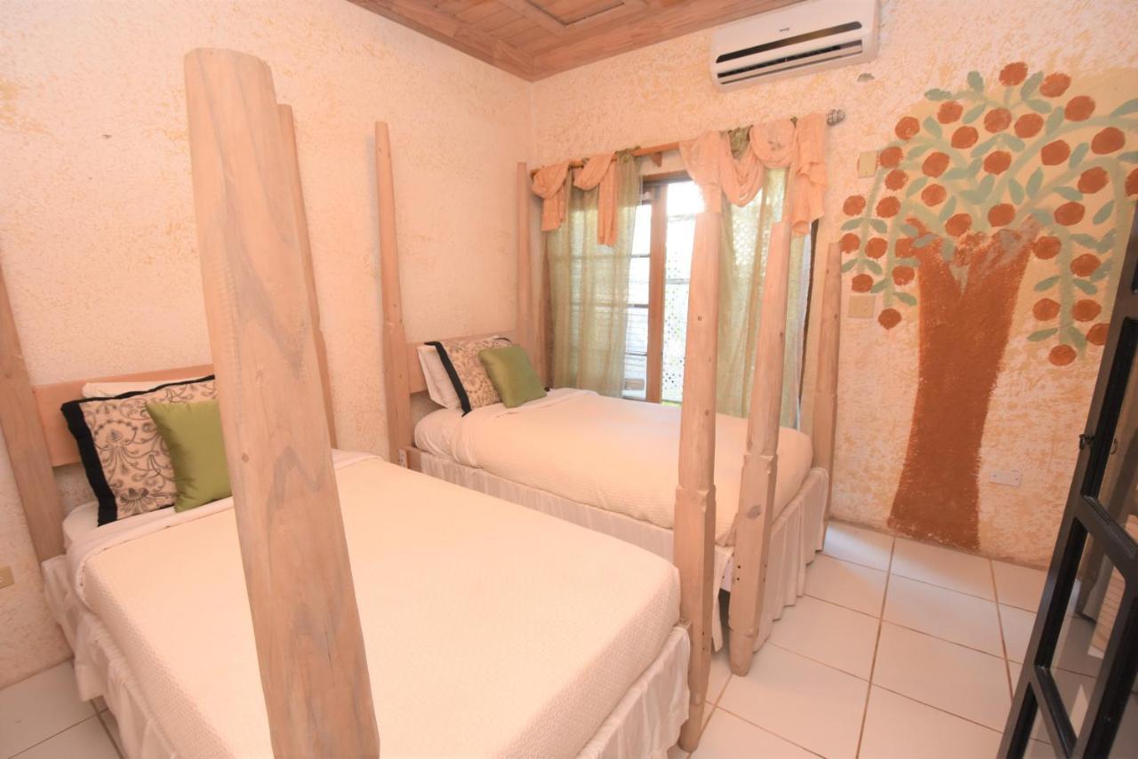 The Sugar Apple Lodging Dunmore Town Екстериор снимка