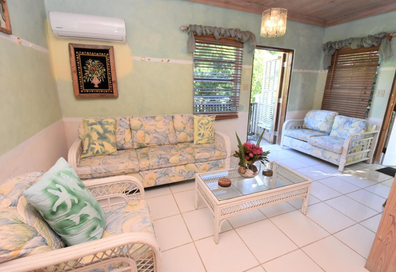 The Sugar Apple Lodging Dunmore Town Екстериор снимка