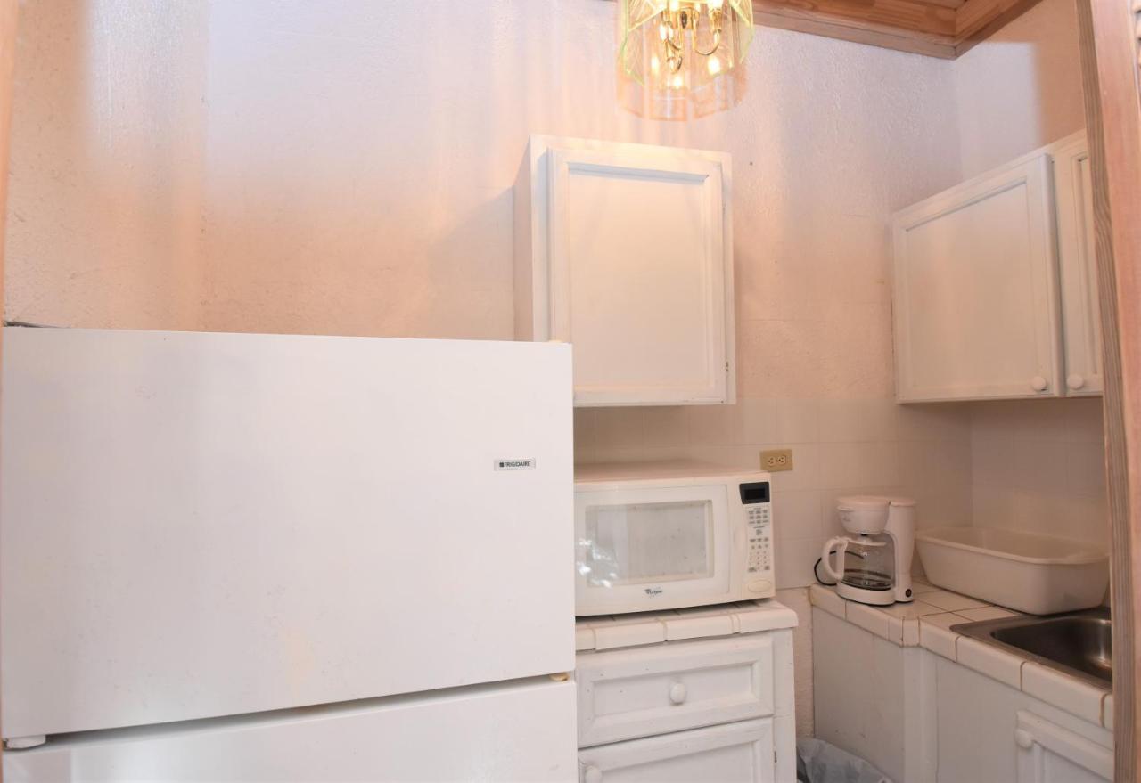 The Sugar Apple Lodging Dunmore Town Екстериор снимка