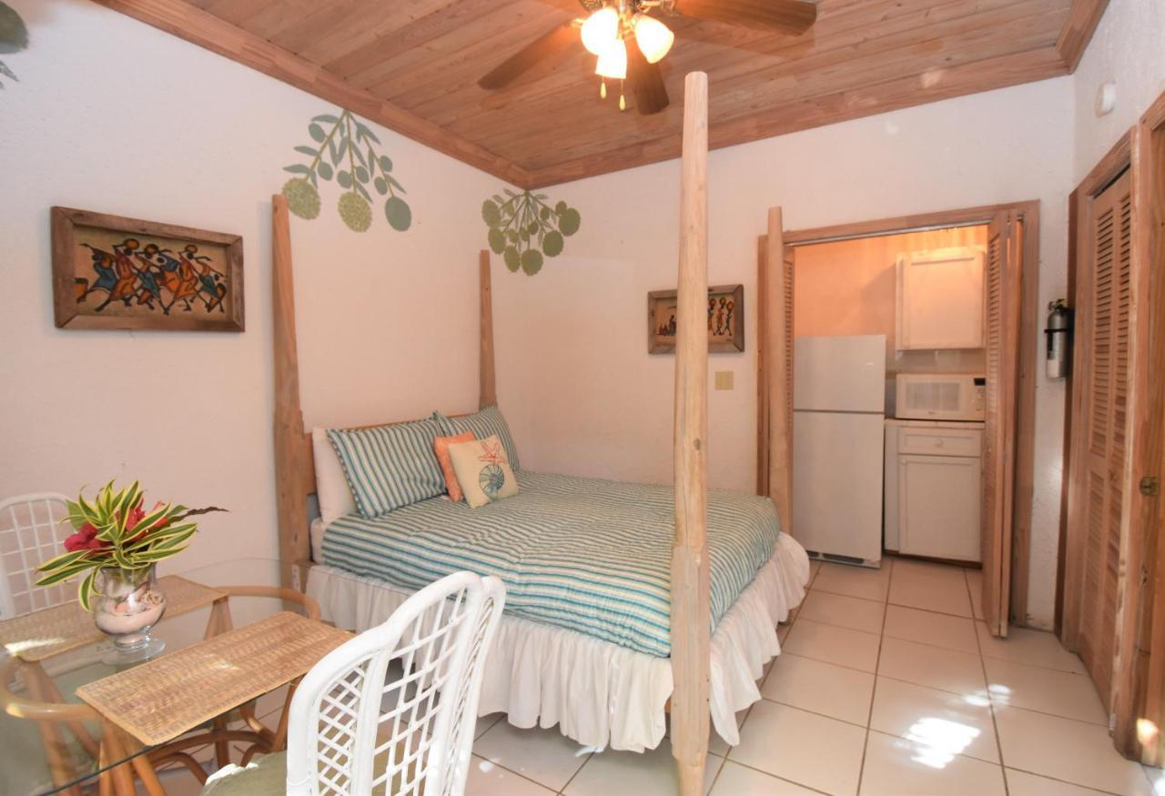 The Sugar Apple Lodging Dunmore Town Екстериор снимка
