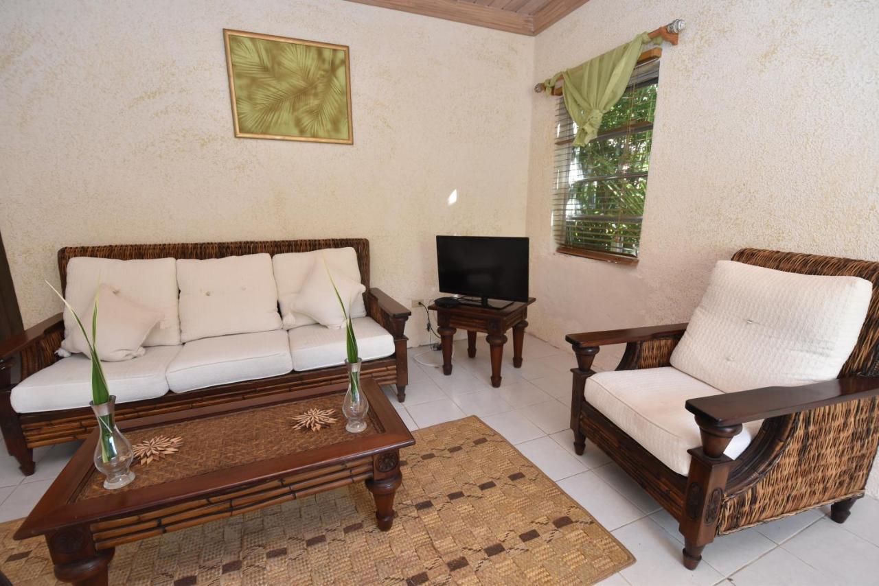 The Sugar Apple Lodging Dunmore Town Екстериор снимка