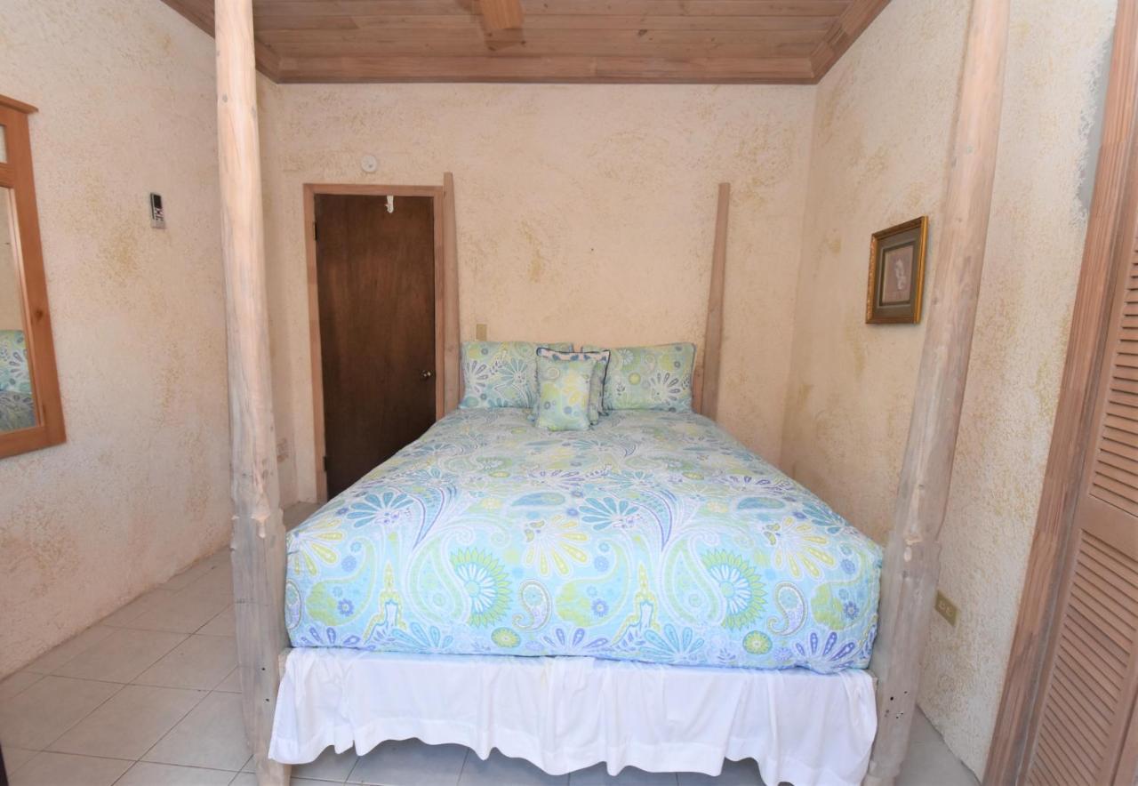 The Sugar Apple Lodging Dunmore Town Екстериор снимка