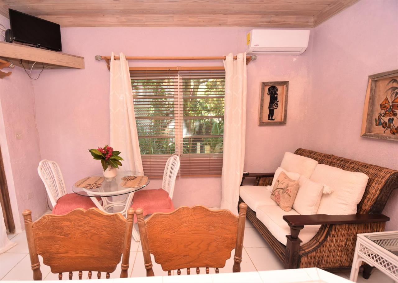 The Sugar Apple Lodging Dunmore Town Екстериор снимка