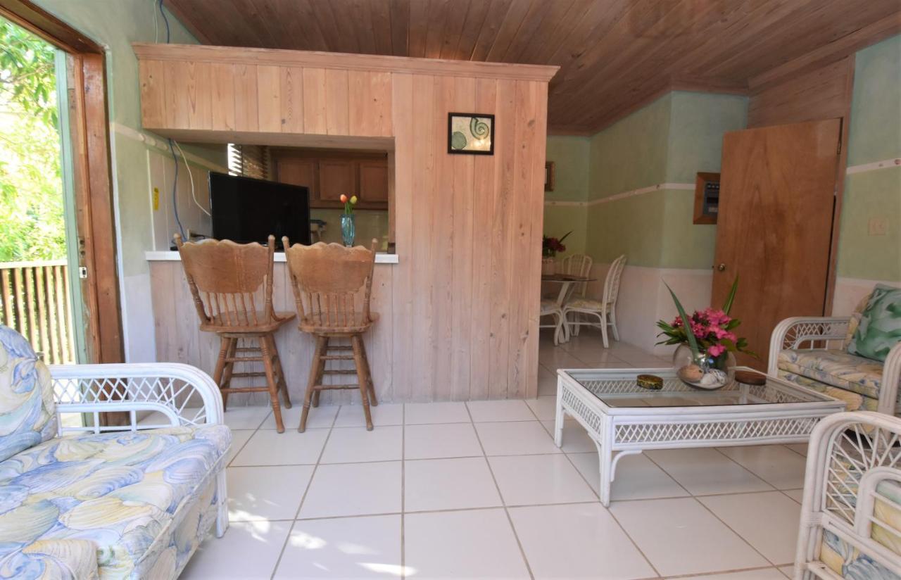 The Sugar Apple Lodging Dunmore Town Екстериор снимка