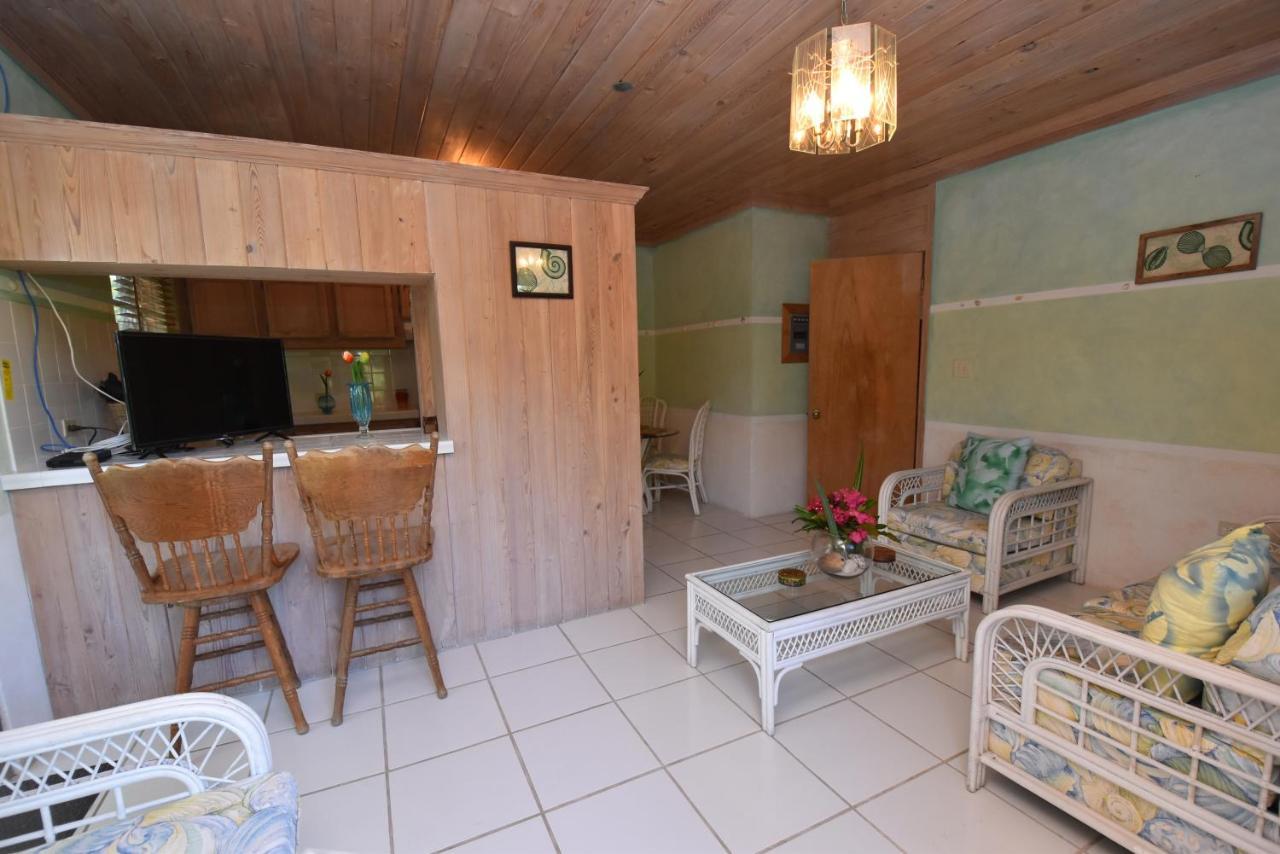 The Sugar Apple Lodging Dunmore Town Екстериор снимка