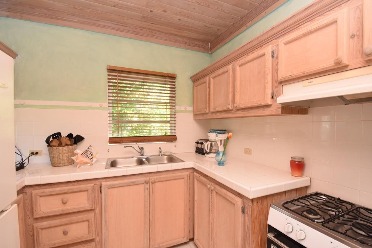 The Sugar Apple Lodging Dunmore Town Екстериор снимка
